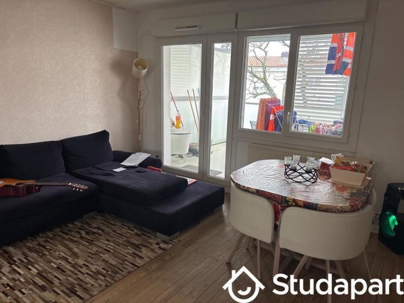 Chambre - 70 m² - 1 pièce