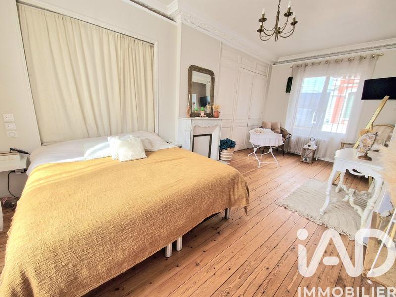 Maison - 267 m² - 10 pièces