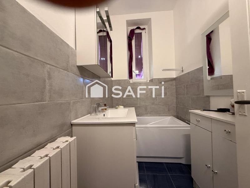 Maison - 205 m² - 9 pièces