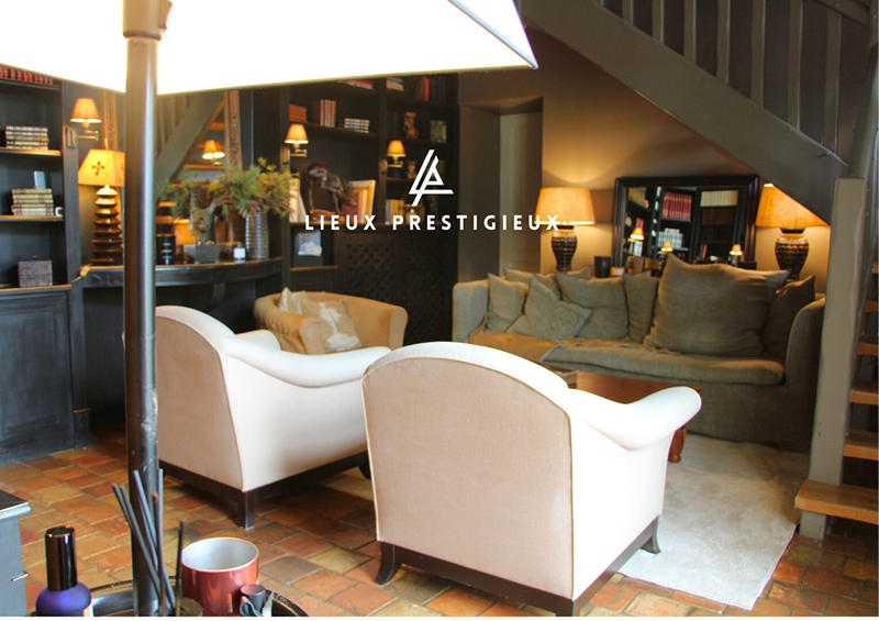 Demeure - 255 m² - 10 pièces