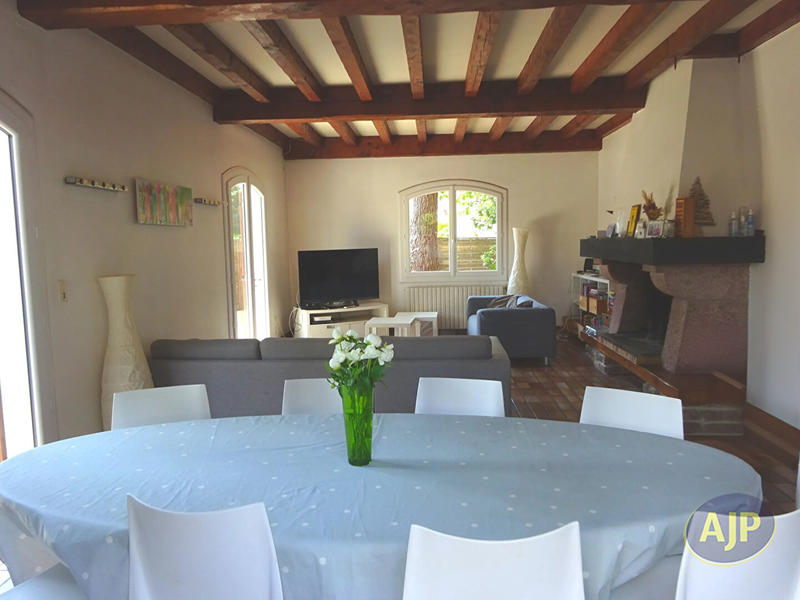 Maison - 230 m² - 7 pièces