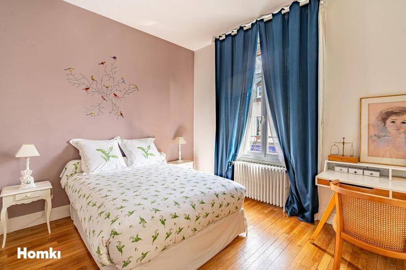 Maison - 252 m² - 11 pièces