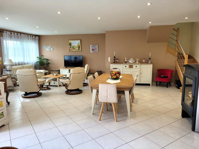 Maison - 235 m² - 8 pièces