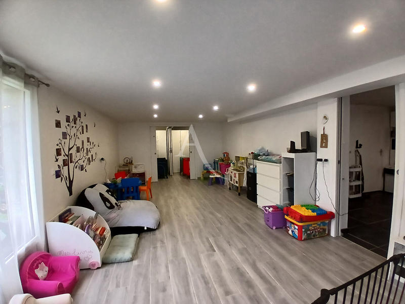 Maison - 198 m² - 6 pièces