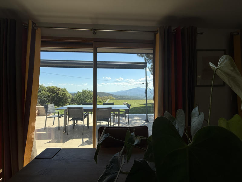 Maison - 250 m² - 9 pièces