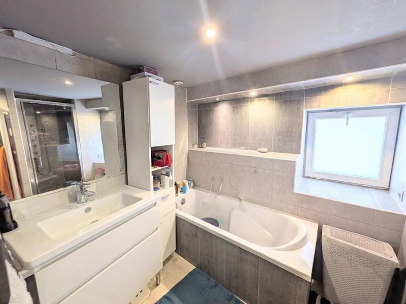 Maison de village - 90 m² - 5 pièces