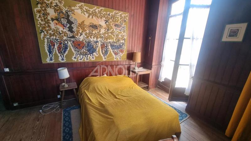 Maison - 215 m² - 11 pièces