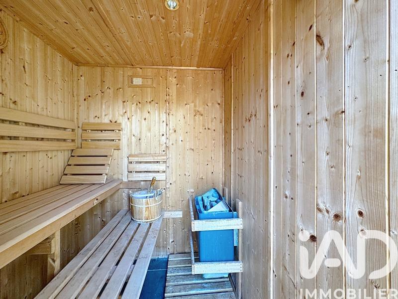 Maison - 246 m² - 9 pièces