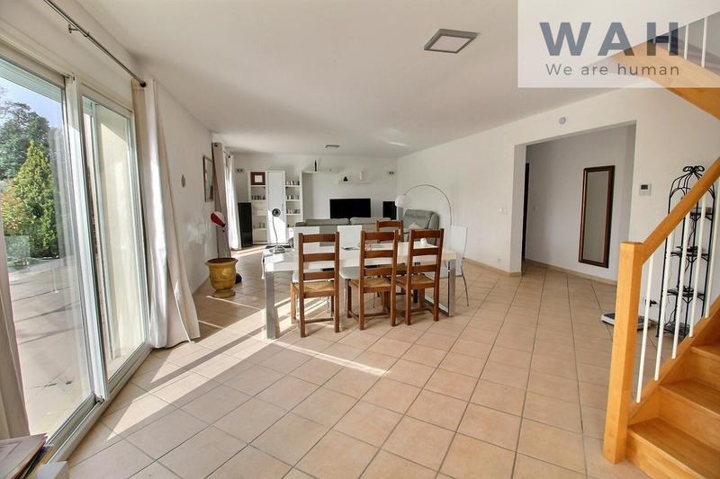 Maison - 202 m² - 6 pièces