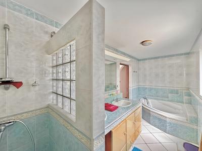 Maison - 267 m² - 10 pièces