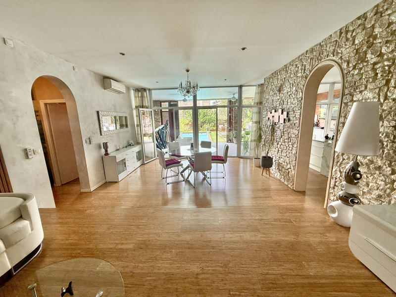 Maison - 300 m² - 5 pièces