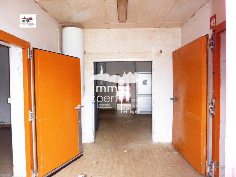 Local commercial - 211 m² - 7 pièces