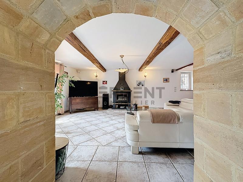 Maison - 352 m² - 8 pièces