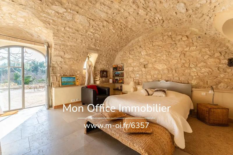 Propriété - 720 m² - 20 pièces