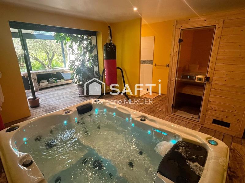 Maison - 220 m² - 8 pièces