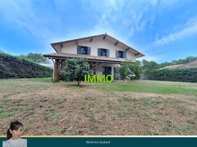 Maison - 202 m² - 5 pièces