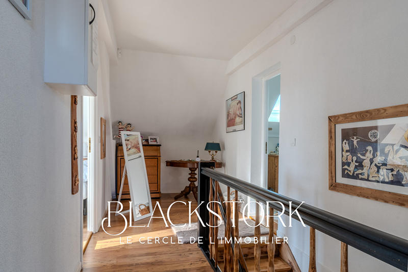 Maison - 211 m² - 7 pièces