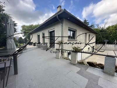 Maison - 210 m² - 9 pièces