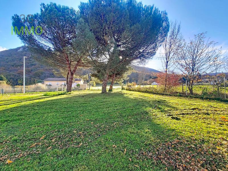 Terrain constructible - 1 197 m²