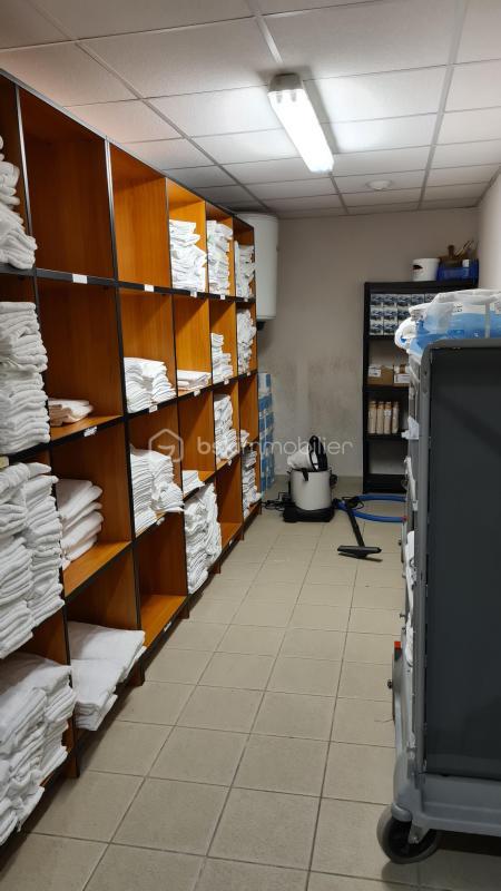 Bureau - 808 m² - 9 pièces