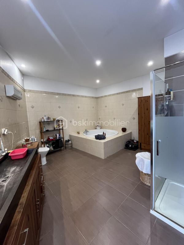 Maison - 245 m² - 6 pièces