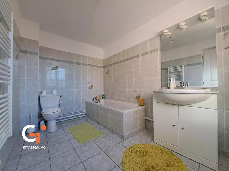 Maison - 240 m² - 8 pièces