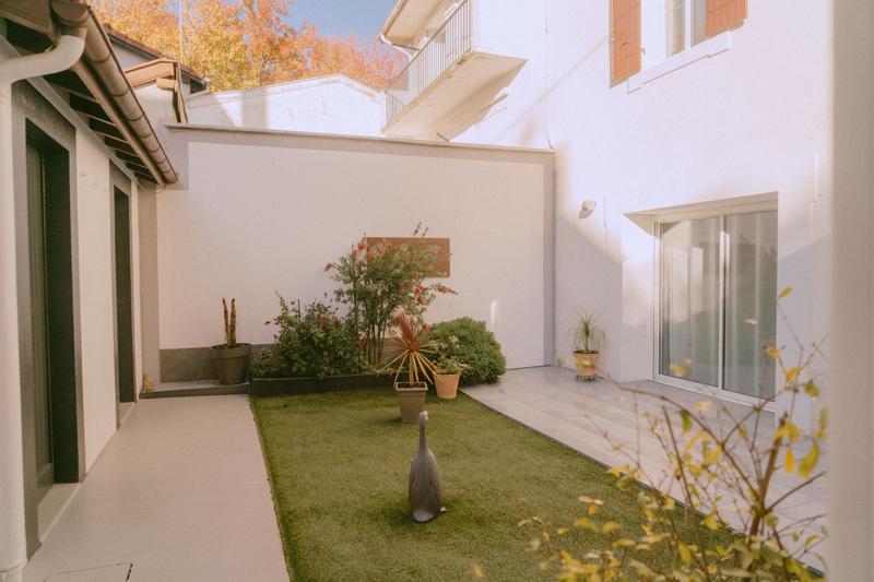 Villa - 287 m² - 12 pièces