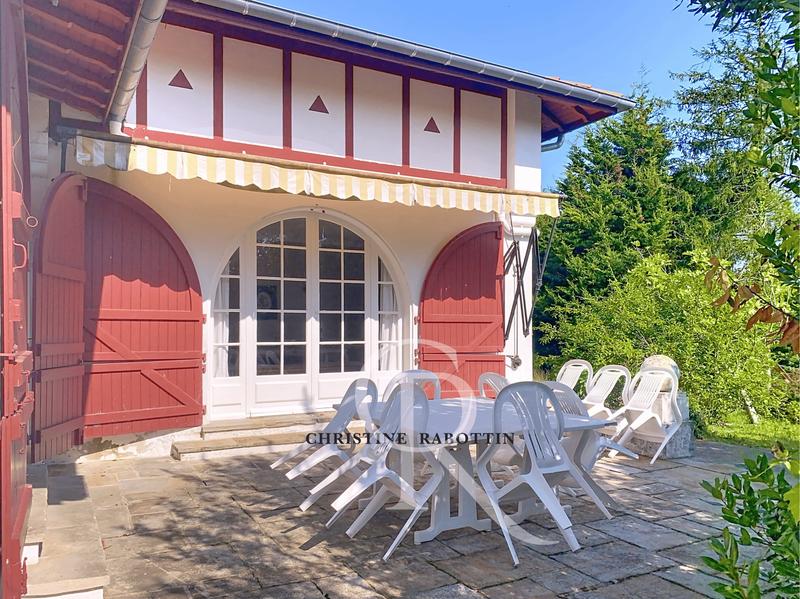 Maison - 285 m² - 10 pièces