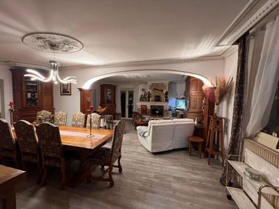 Maison - 380 m² - 12 pièces