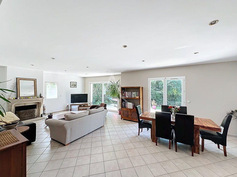 Maison - 240 m² - 7 pièces