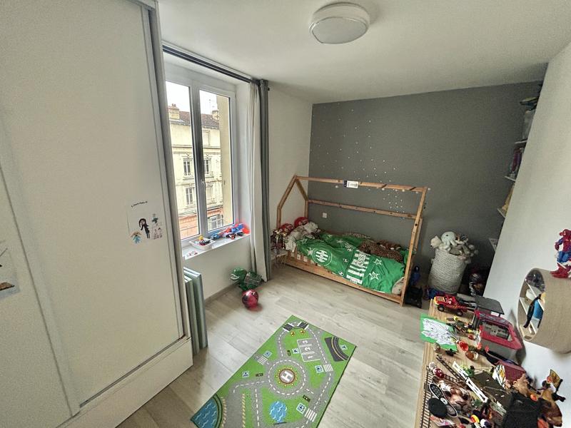 Appartement - 100 m² - 5 pièces