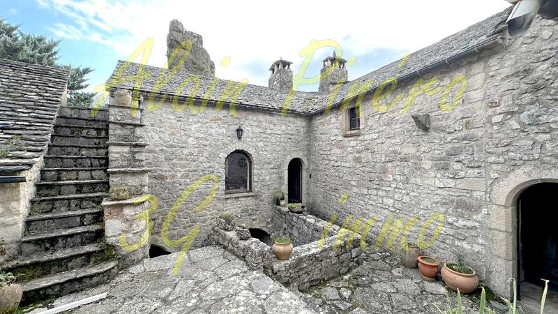 Maison - 184 m² - 10 pièces