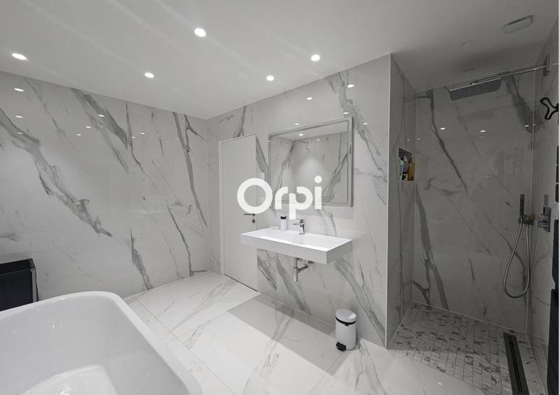 Maison - 195 m² - 5 pièces