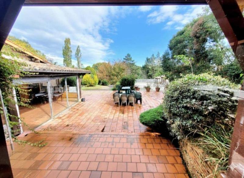 Maison - 1 460 m² - 30 pièces