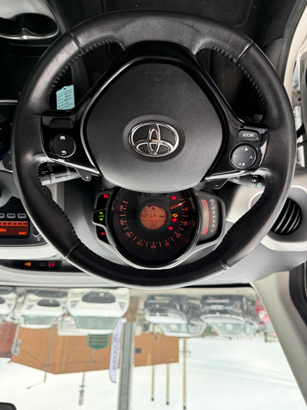 Toyota Aygo 1.O X 5 Portes Automatic