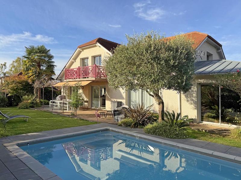 Maison - 200 m² - 7 pièces