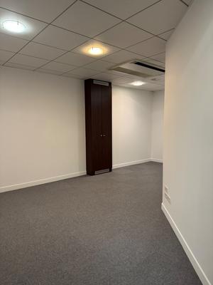 Local commercial - 320 m² - 10 pièces