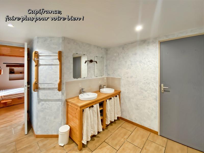 Maison - 244 m² - 10 pièces