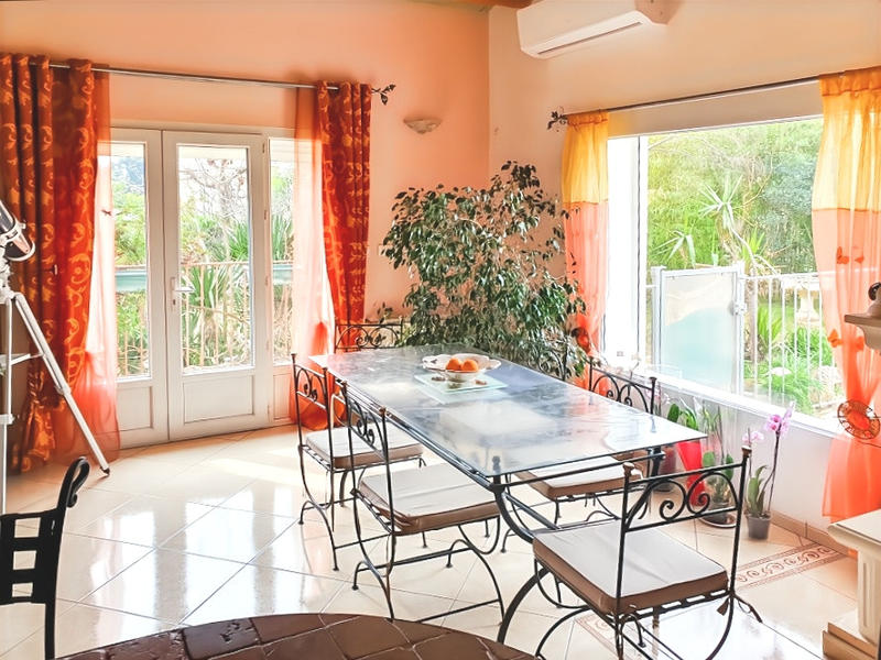 Maison - 180 m² - 6 pièces