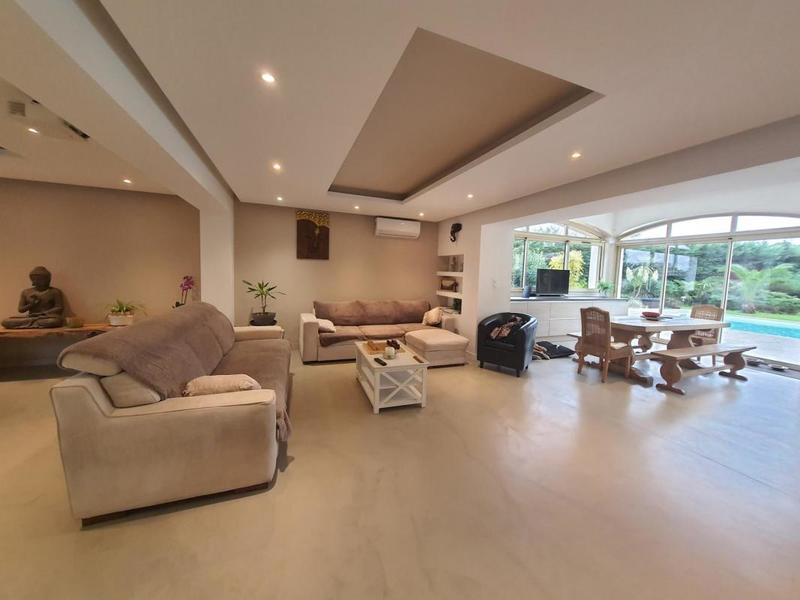 Maison - 240 m² - 7 pièces