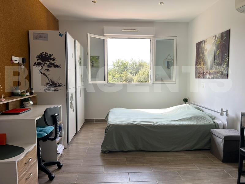 Villa - 190 m² - 8 pièces