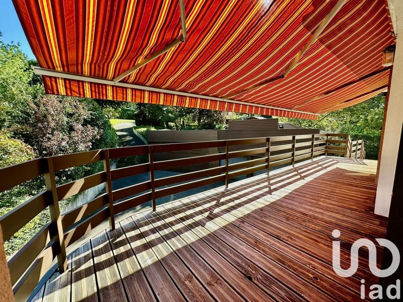 Maison - 225 m² - 8 pièces