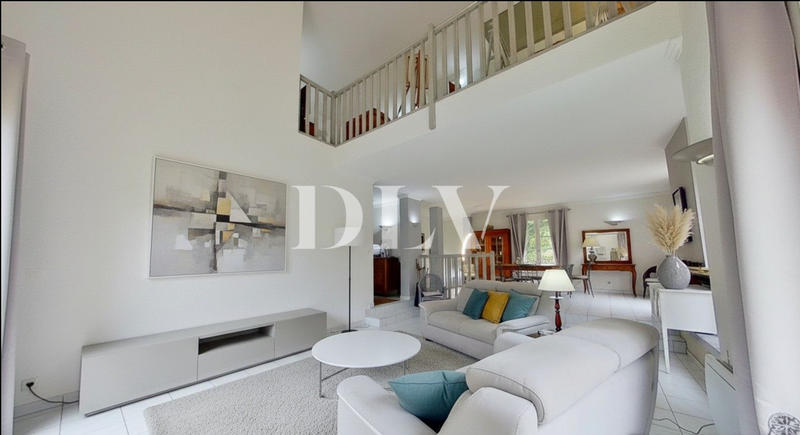 Maison - 194 m² - 6 pièces