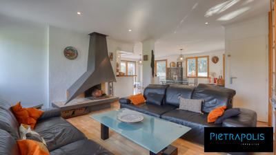 Maison - 270 m² - 9 pièces