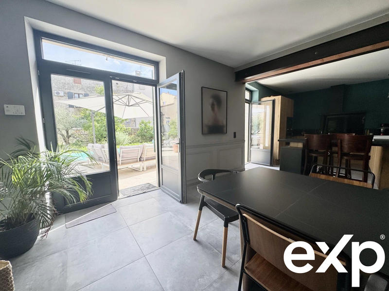 Maison traditionnelle - 400 m² - 12 pièces