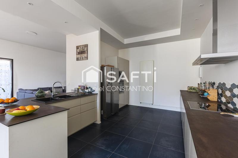 Maison - 200 m² - 8 pièces