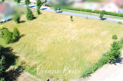 Terrain constructible - 2 500 m²