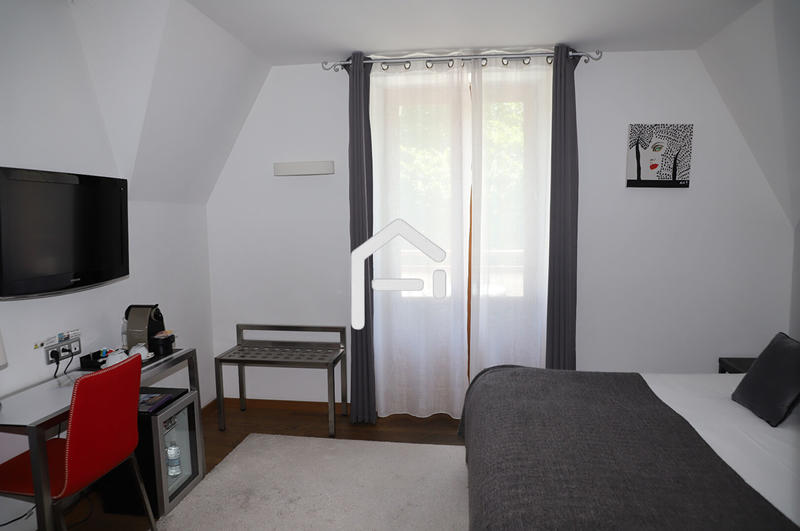 Maison - 1 000 m² - 28 pièces