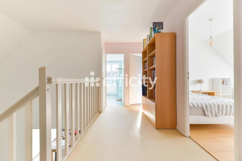 Pavillon - 169 m² - 7 pièces