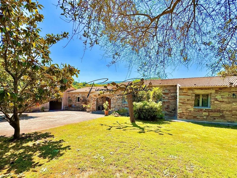 Maison - 269 m² - 7 pièces